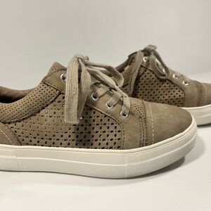 Soda Perforated Platform Sneakers Taupe Lace Up Casual Shoes Size 7.5